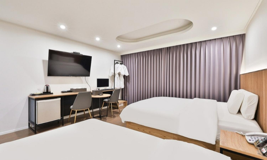 Bedroom 5, Beyond Hotel, Seo