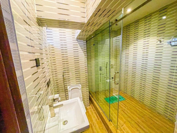 Bathroom 2, Julicis Hotels and Suites, Amuwo Odofin