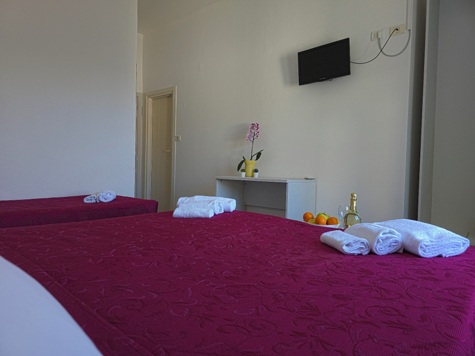 Bedroom 2, Hotel Ornella, Rimini