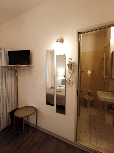 Bathroom 5, Hotel Vergilius, Rimini