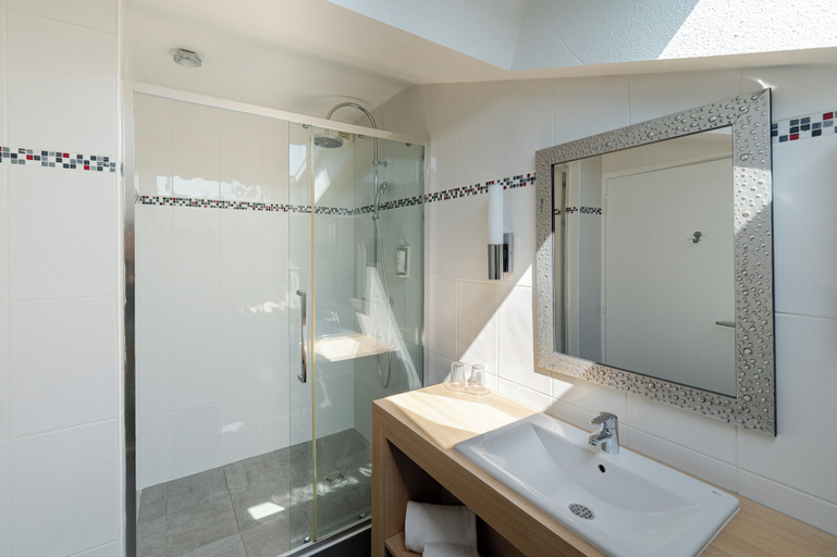 Bathroom 4, Hôtel Loreak, Pyrénées-Atlantiques