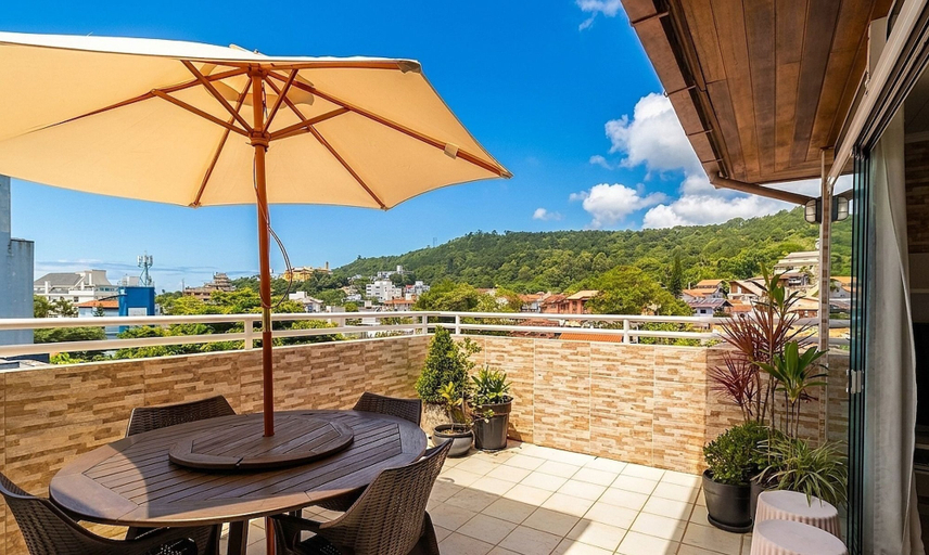Others 3, Penthouse W/terrace 5 min From the Beach Cos302, Florianopolis