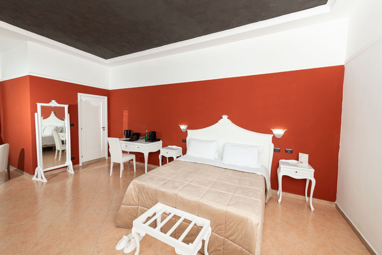 Room 3, Grand Hotel Le Château, Napoli