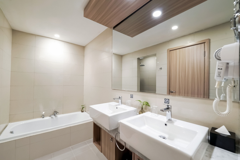 Bathroom 5, Aston Kemayoran City Hotel, Central Jakarta