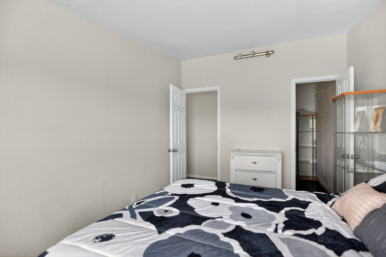 Room 3, Tehachapi 12-guest Group Escape 5 Bedroom Home, Kern