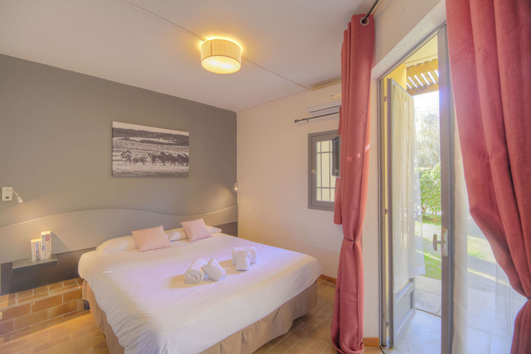 Bedroom 4, Marina Hotel Club, Var