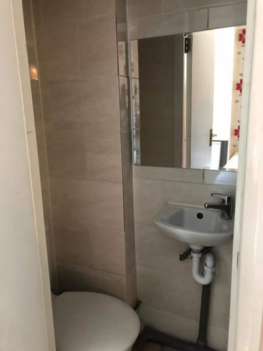 Bathroom 4, Barking Hotel, London