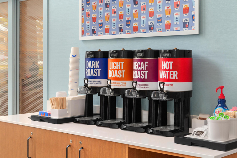Food & Drinks 5, Hampton Inn & Suites by Hilton Langley-Surrey, Greater Vancouver