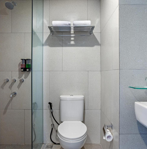 Bathroom 3, Amaris Hotel Tasikmalaya, Tasikmalaya