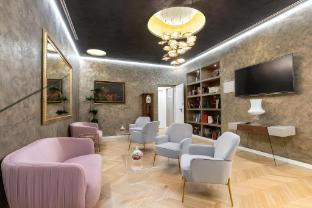 Others 5, Hotel Caravita, Roma