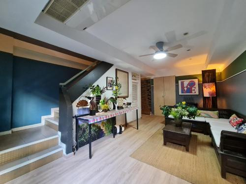 Others 2, Somewhere to Escape - Hometel, Bang Rak