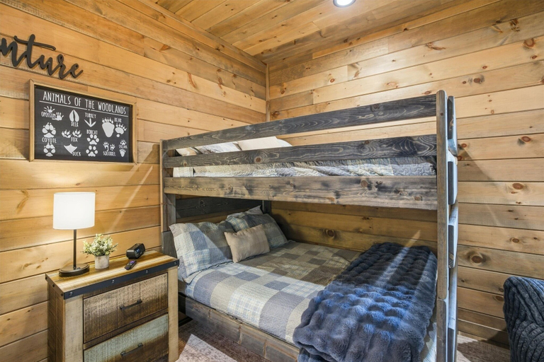 Bedroom 2, Little Bear Lodge 3 Bedroom Cabin by RedAwning, Sevier
