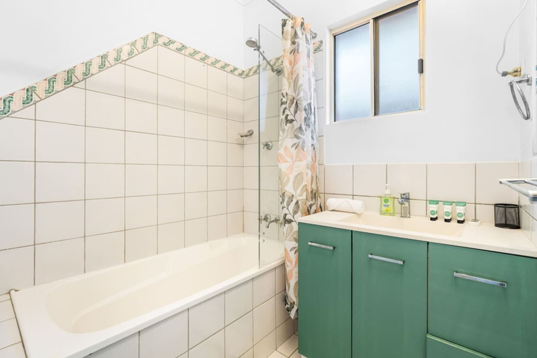Room 2, Bright Cozy Apartment Central - Modern, Millner