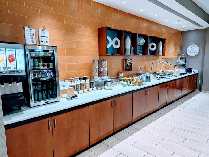 Food & Drinks 5, SpringHill Suites by Marriott Houston Rosenberg, Fort Bend