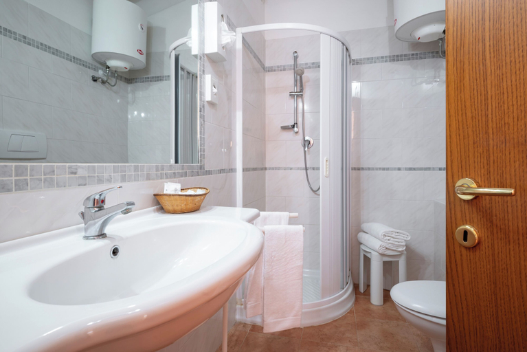Bathroom 4, Lola Piccolo Hotel and Apartments, Grosseto