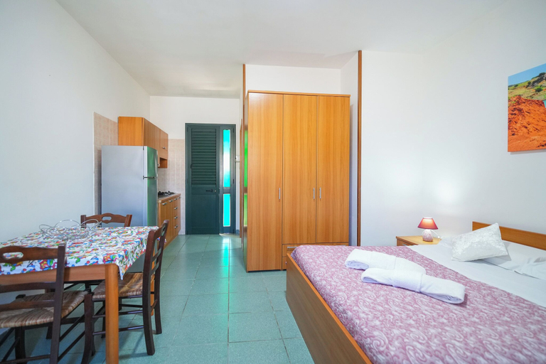 Bedroom 3, Residence La Pineta, Lecce
