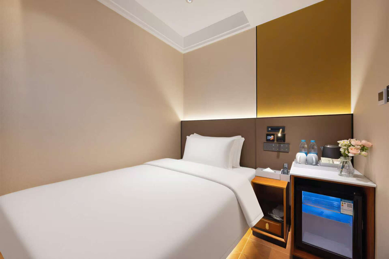 Bedroom 3, Gulou Lanting Hotel, Beijing