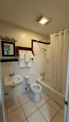 2, Ada Inn & Suites, Pontotoc