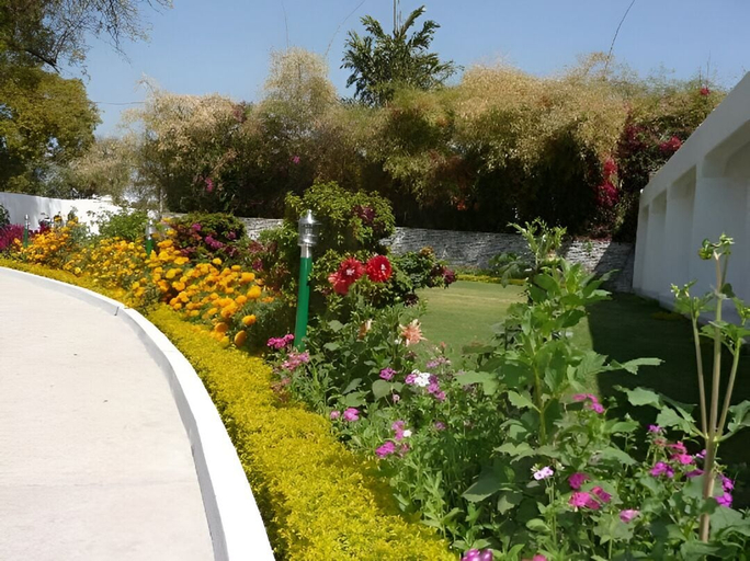 Property grounds 3, Hotel Ganesha, Chhatarpur