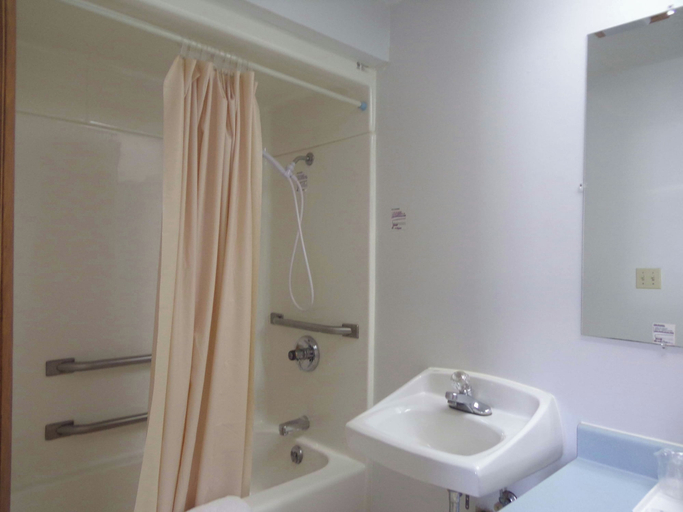 Bathroom 5, Huggy Bear Motel, Huntington