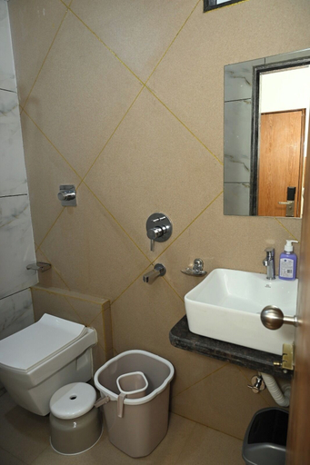 Bathroom 5, Suchieta Inn, Mumbai City