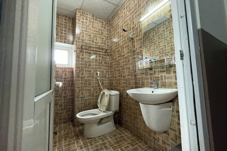 Bathroom, Dong Do Hotel, Binh Tan