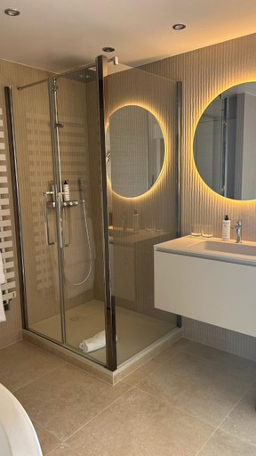 Bathroom 3, Hotel Restaurant Les Venetes, Morbihan