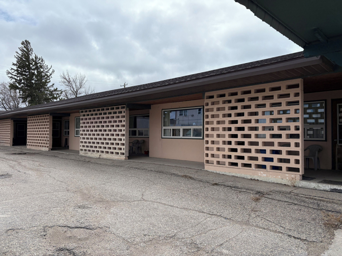 Exterior & Views, Casey's Inn, Division No. 1