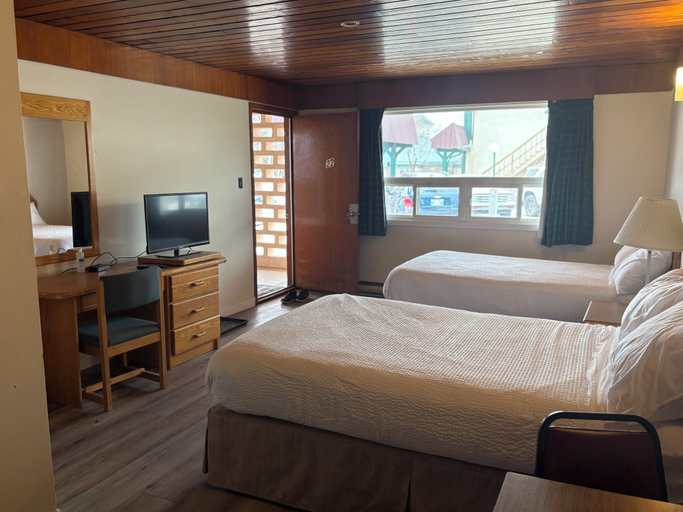 Bedroom 3, Casey's Inn, Division No. 1