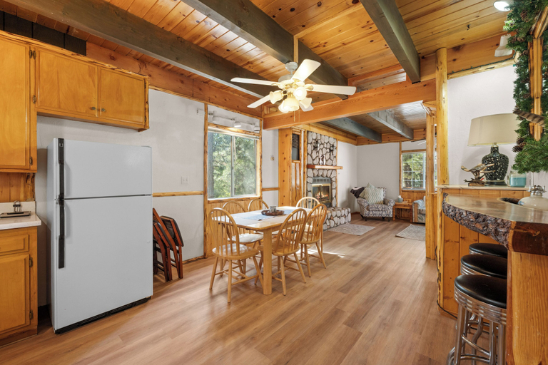 Dining 5, Helen's Cabin, San Bernardino
