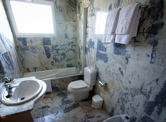 Bathroom 4, Alda Alpina, Pontevedra