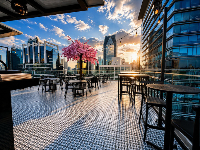 Outdoor dining, Modern Design Apartments near Sortis, Panamá