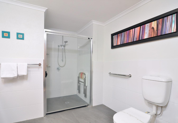 Bathroom 4, Le Cher Du Monde Hotel, Douglas
