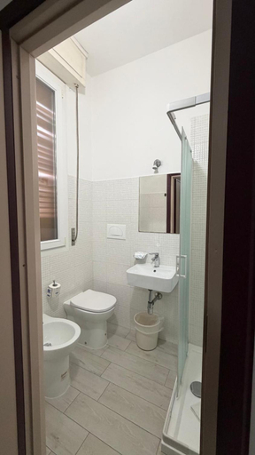 Bathroom 5, Hotel Primula, Ravenna