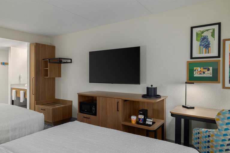 Bedroom 3, Hampton Inn Washington-Dulles Int'l Airport South, Fairfax