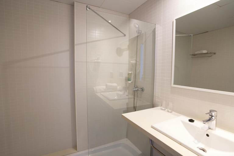 Bathroom 4, Playa Azul, Baleares