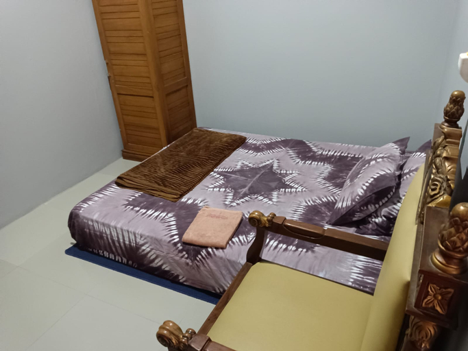 Bedroom 2, Maulana Homestay by Login, Kuningan
