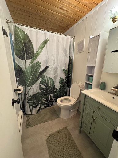 Bathroom 5, Quiet and Cozy Chalet Retreat - Renovated, Monroe