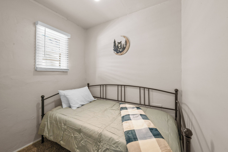 Bedroom 2, Big Bear 4 Seasons, San Bernardino