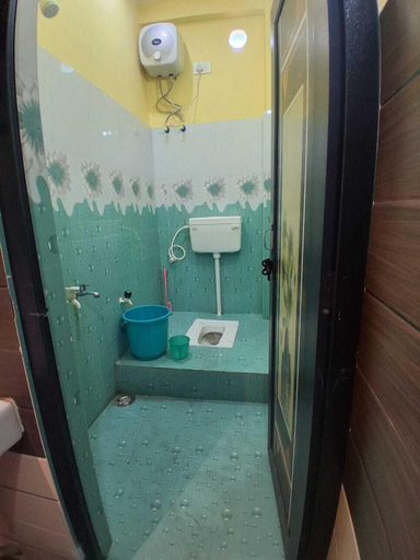 Bathroom 3, Hotel Aditya Palace, Siwan