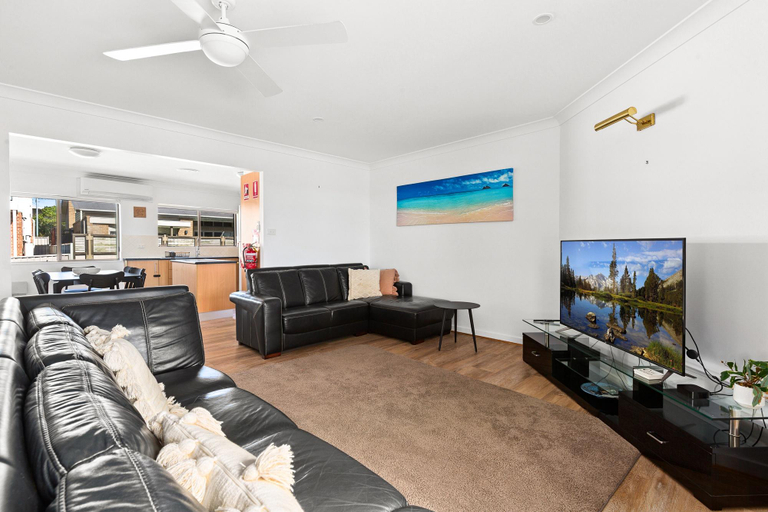 Separate living room 3, Oceanview 3-Bedroom Apartment in Kiama, Kiama