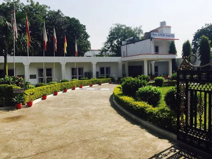 Property grounds 3, Hotel Ganesha, Chhatarpur