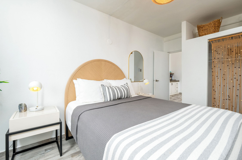 Room 5, Rincon Surf Club - Beachside & Pool