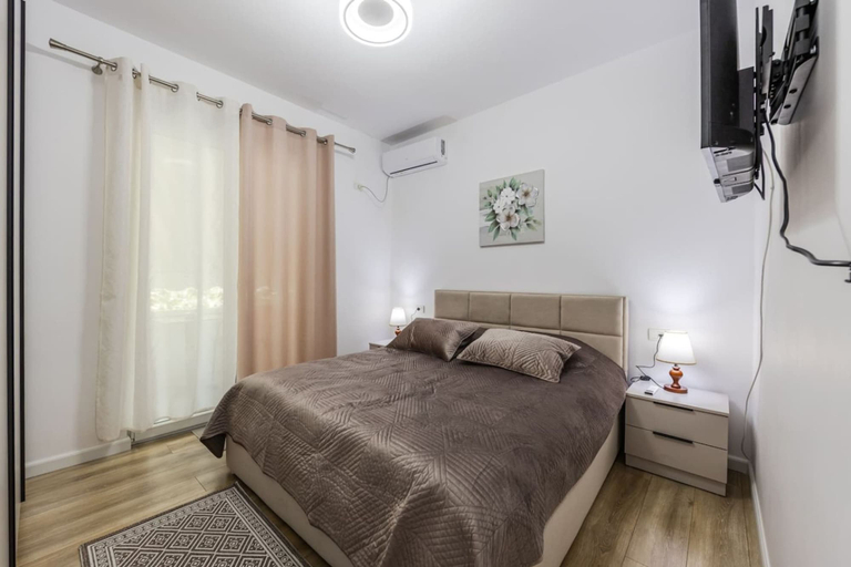Room 4, Casa Tirana Cozy 2BR Apartment Near Main Square, Tirana