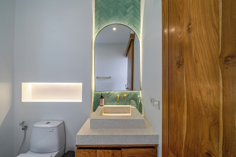 Bathroom 2, Tropical Mediterranean Villas in Canggu, Badung