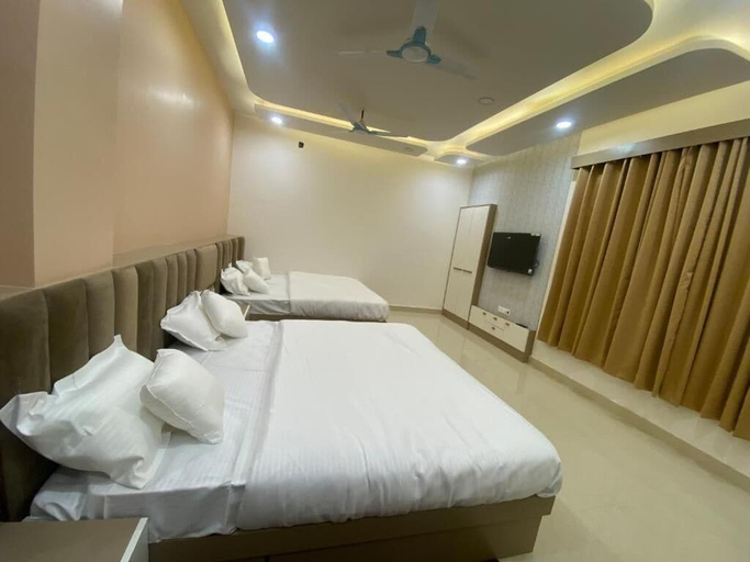 Room 4, R J Residency, Varanasi