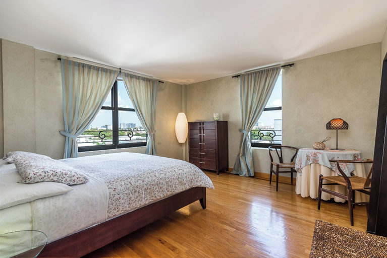 Room 2, The Netherland R5F on OceanDr - Park&Gym, Miami-Dade