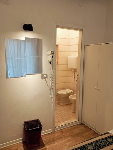 Bathroom 5, Hotel Vergilius, Rimini