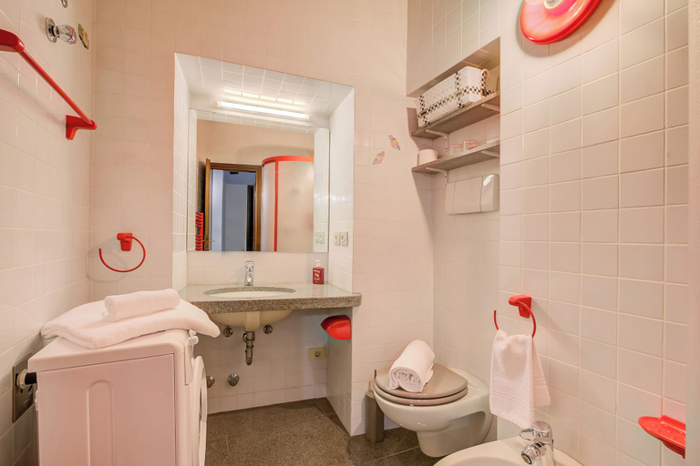 Bathroom 5, Casa Francesca - Oldtown Apt in Riva del Garda, Trento