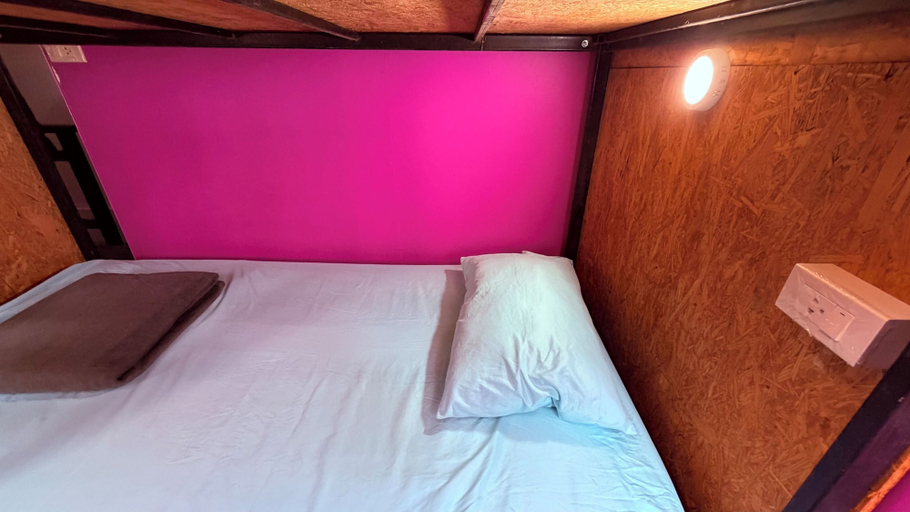 Room 4, Pink Kraken Hostel, Bang Kapi